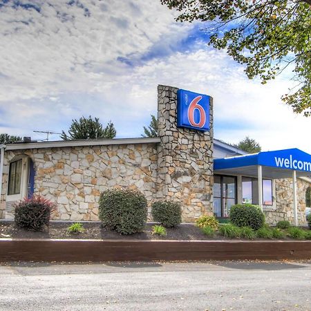 Howard Johnson By Wyndham Harrisonburg Exterior photo