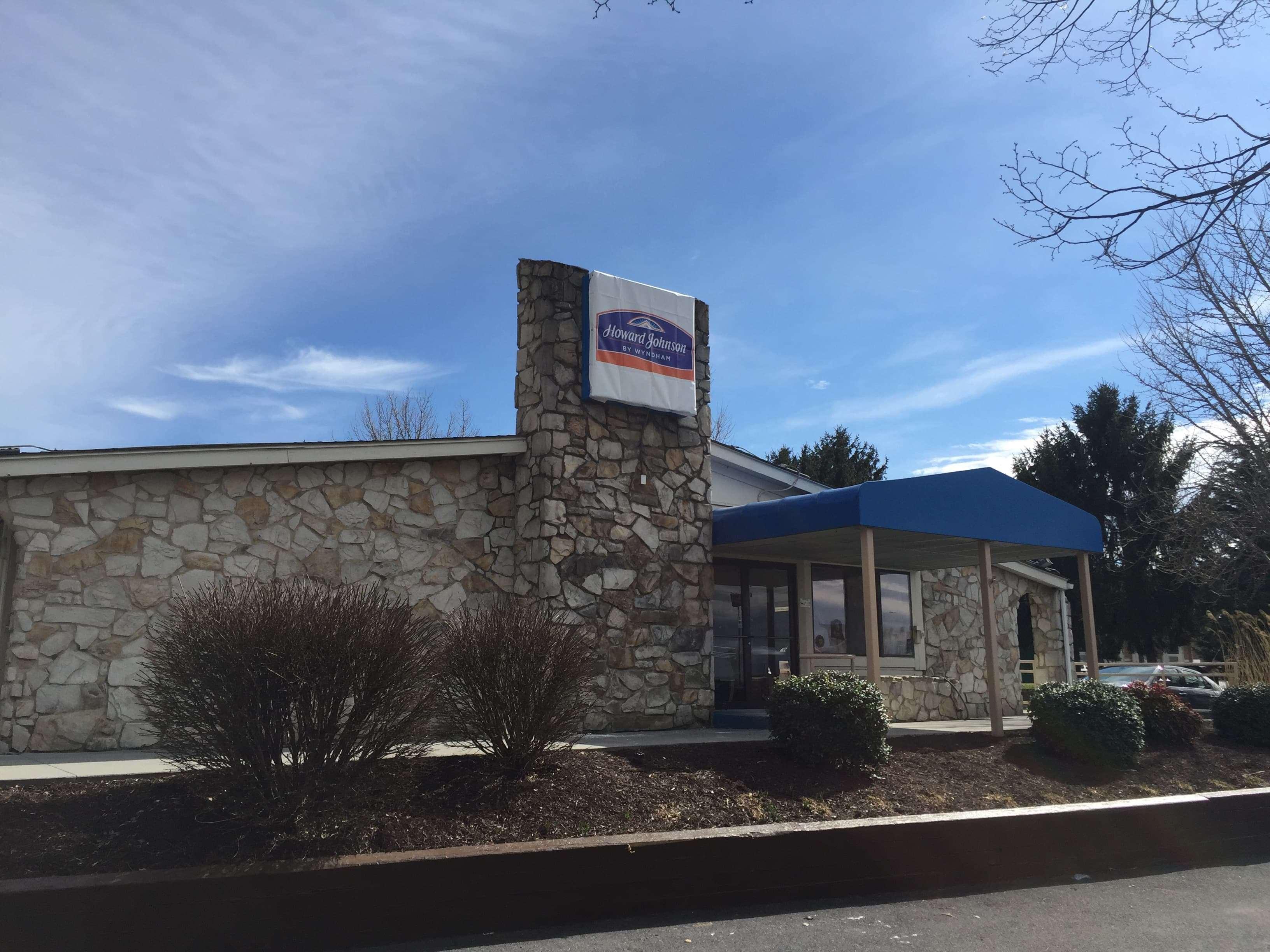 Howard Johnson By Wyndham Harrisonburg Exterior photo