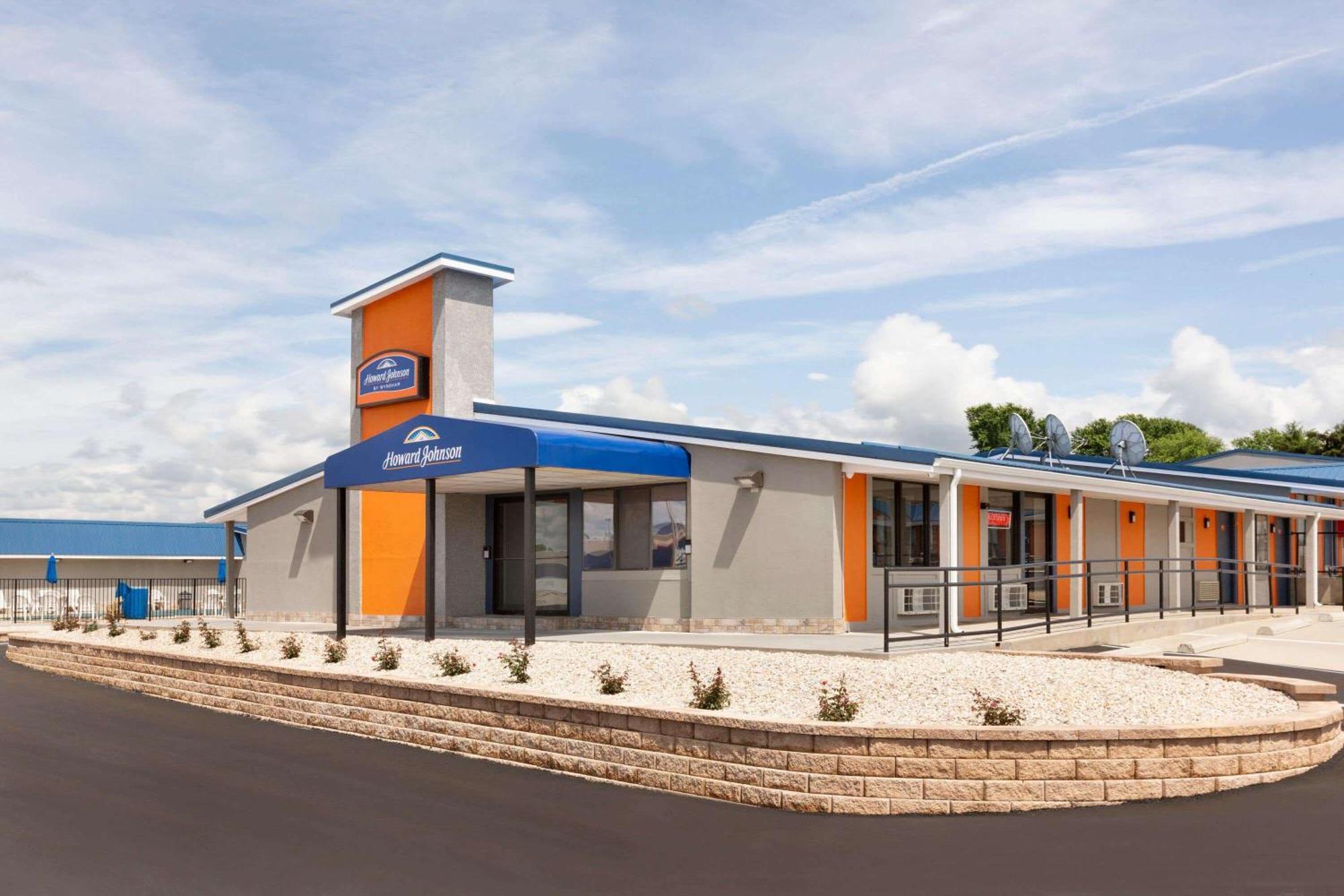 Howard Johnson By Wyndham Harrisonburg Exterior photo