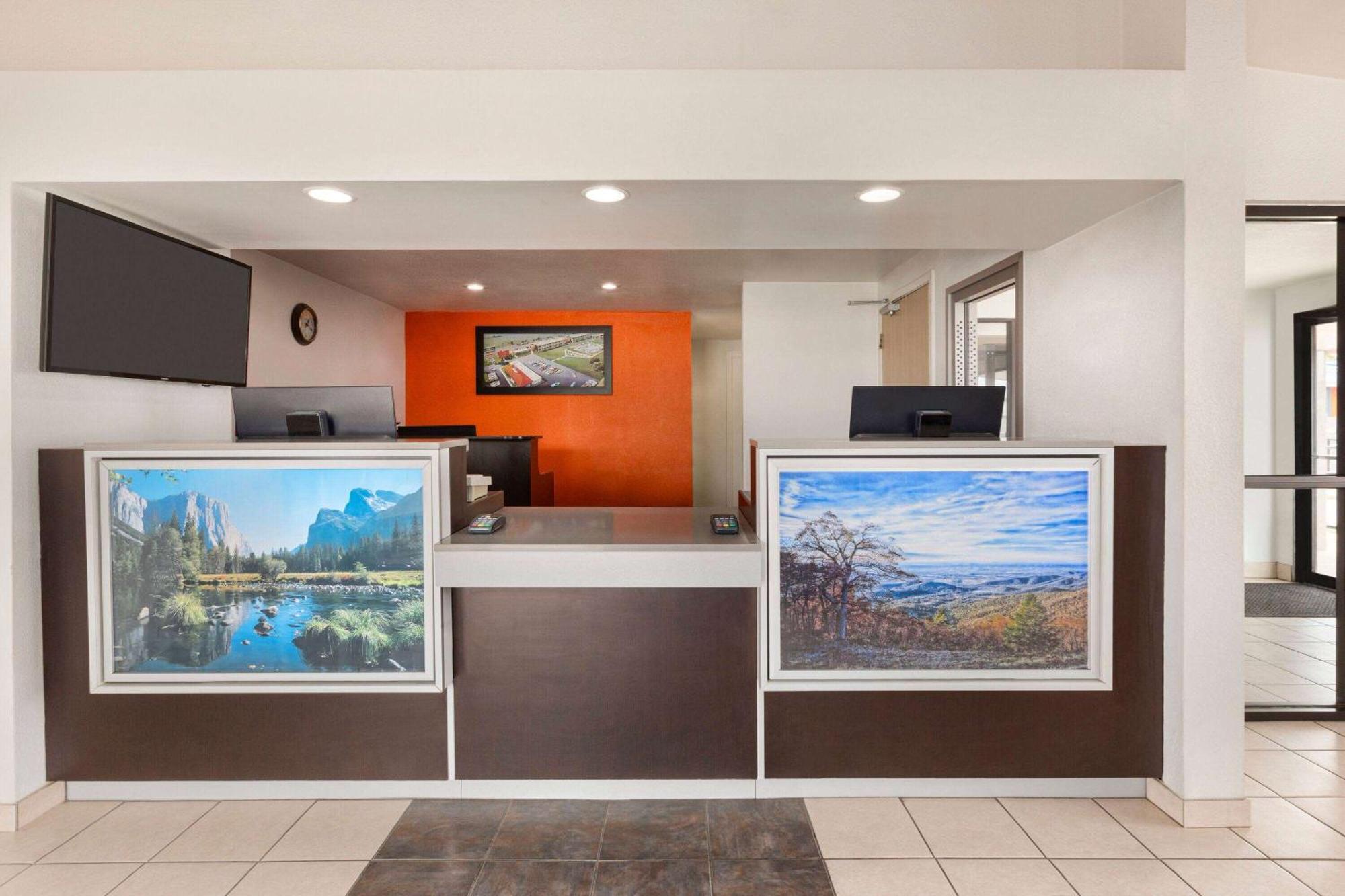 Howard Johnson By Wyndham Harrisonburg Exterior photo