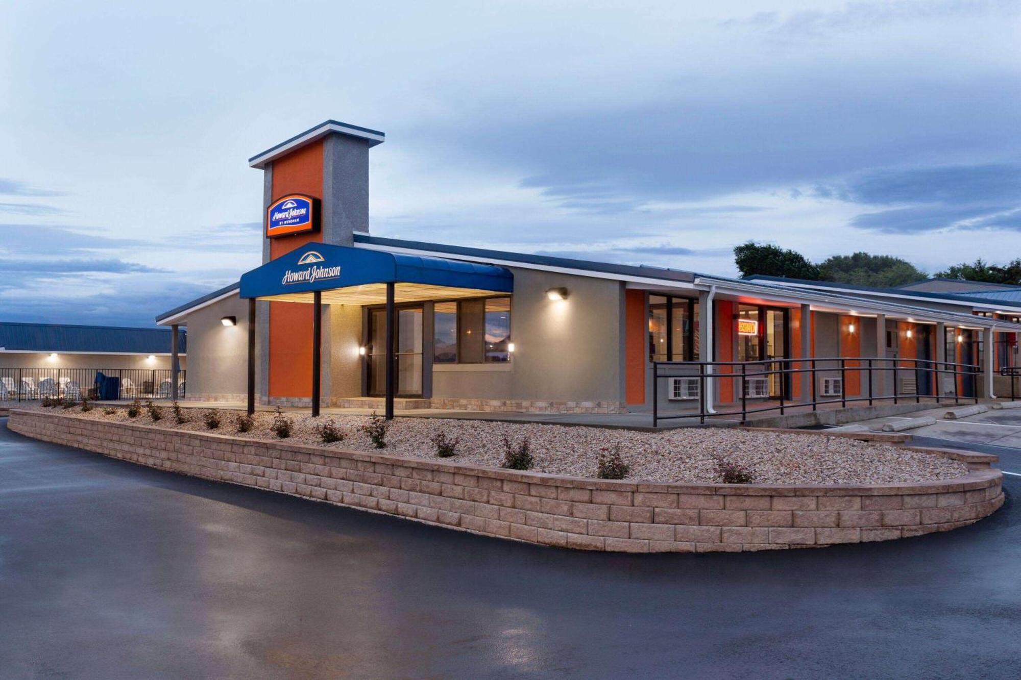 Howard Johnson By Wyndham Harrisonburg Exterior photo