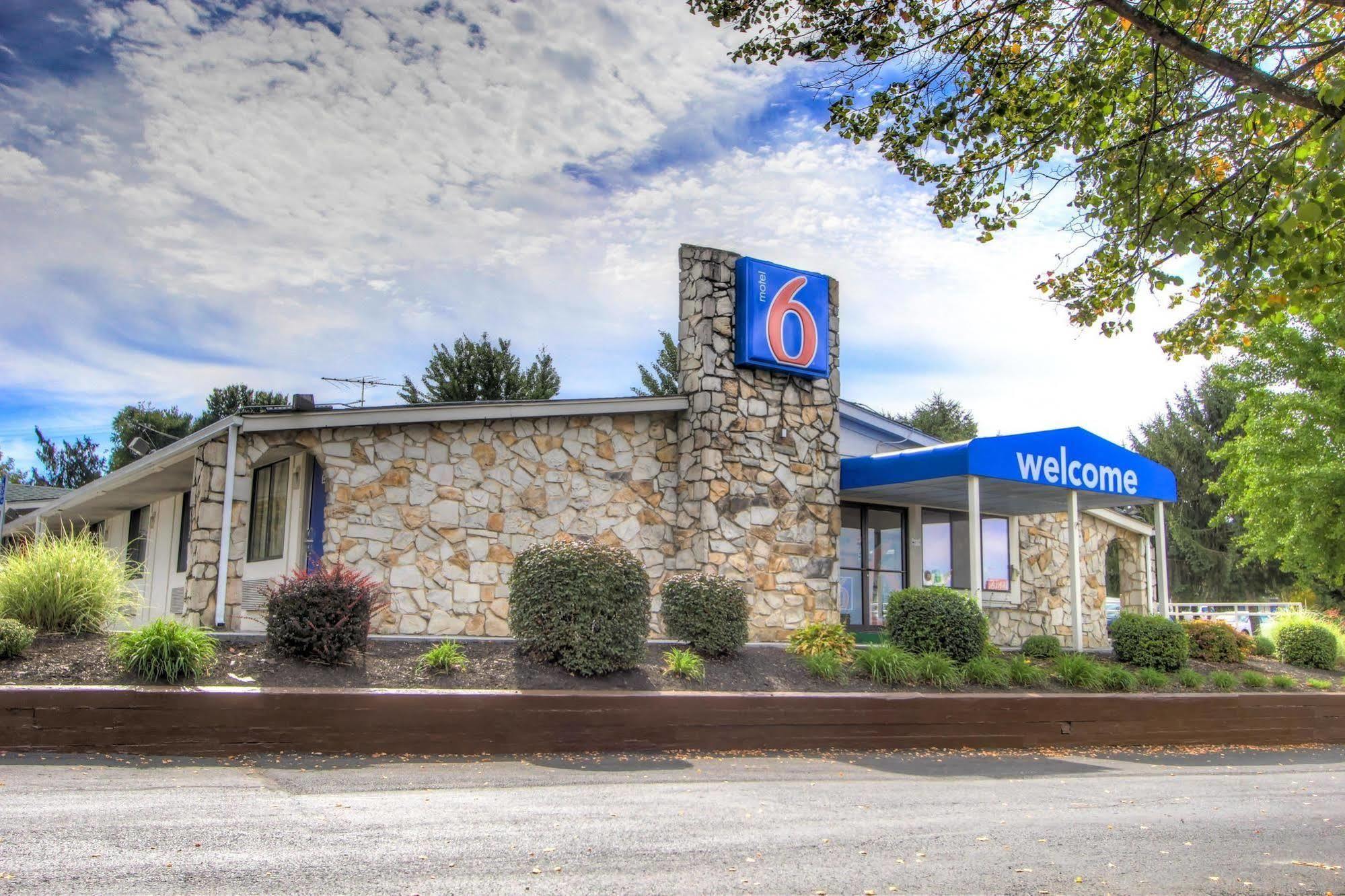 Howard Johnson By Wyndham Harrisonburg Exterior photo