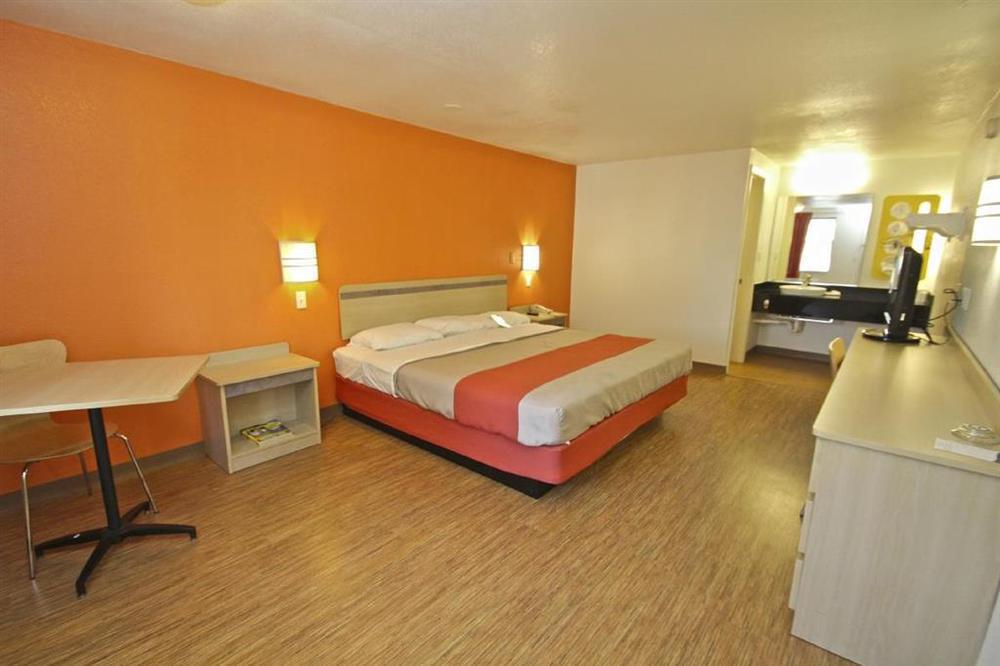 Howard Johnson By Wyndham Harrisonburg Room photo