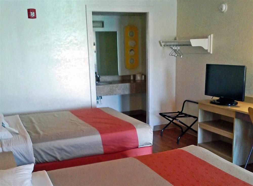 Howard Johnson By Wyndham Harrisonburg Room photo