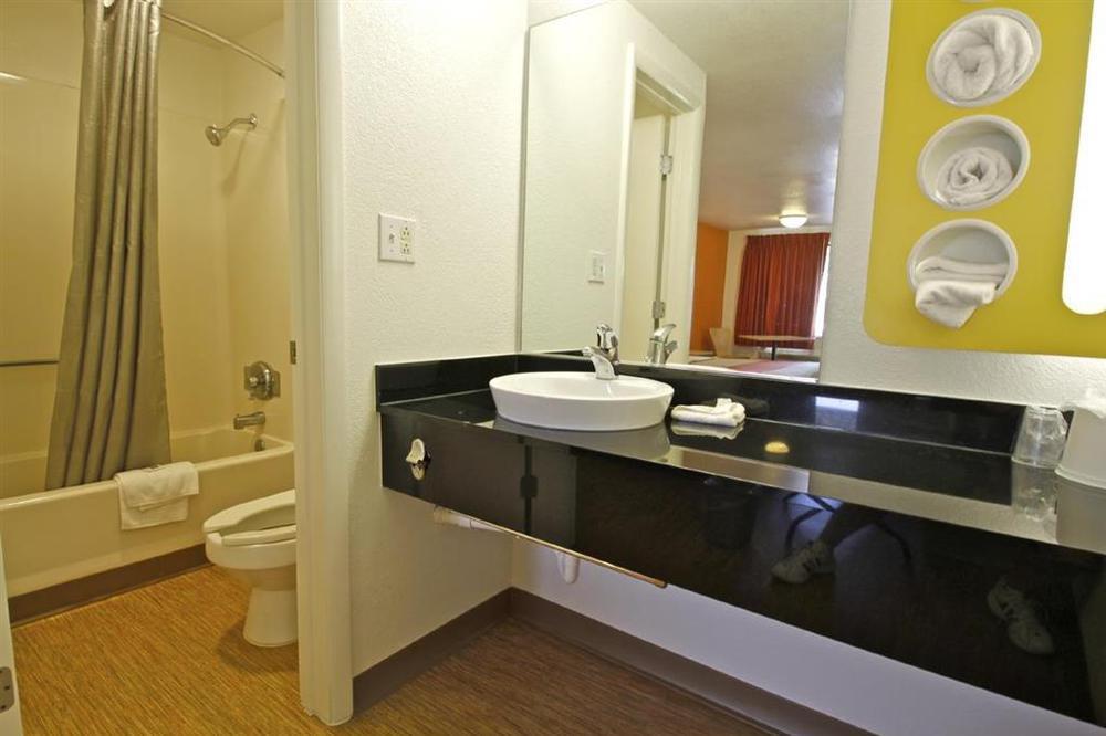 Howard Johnson By Wyndham Harrisonburg Room photo